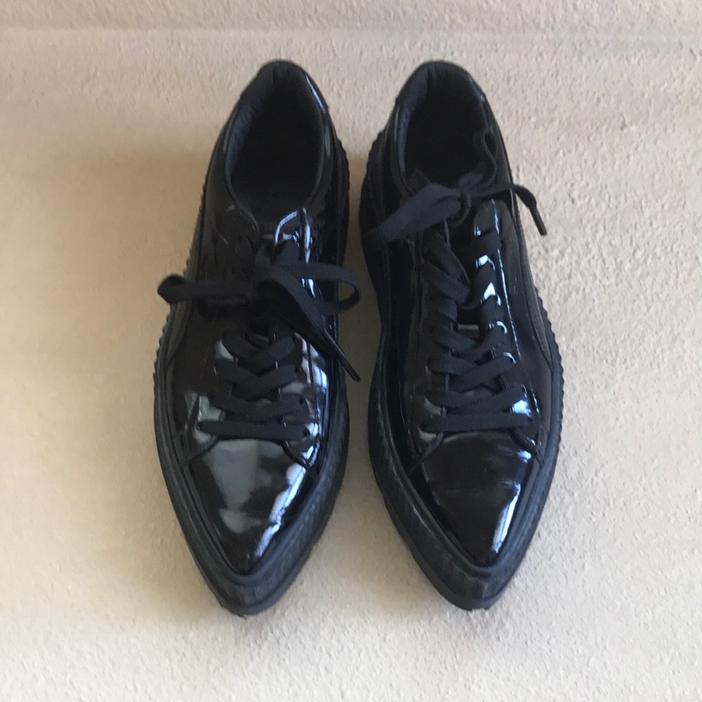 Wedge black sneakers with lace